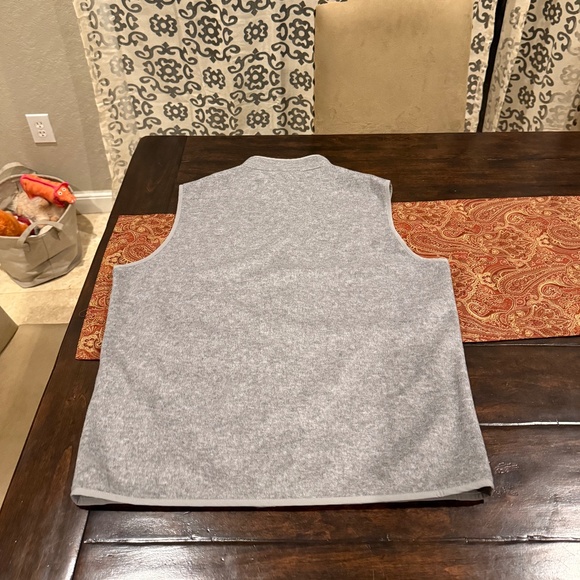 Peter Millar Men's Large British Grey Crown Flex Fleece Vest MSRP $495 - Picture 5 of 13